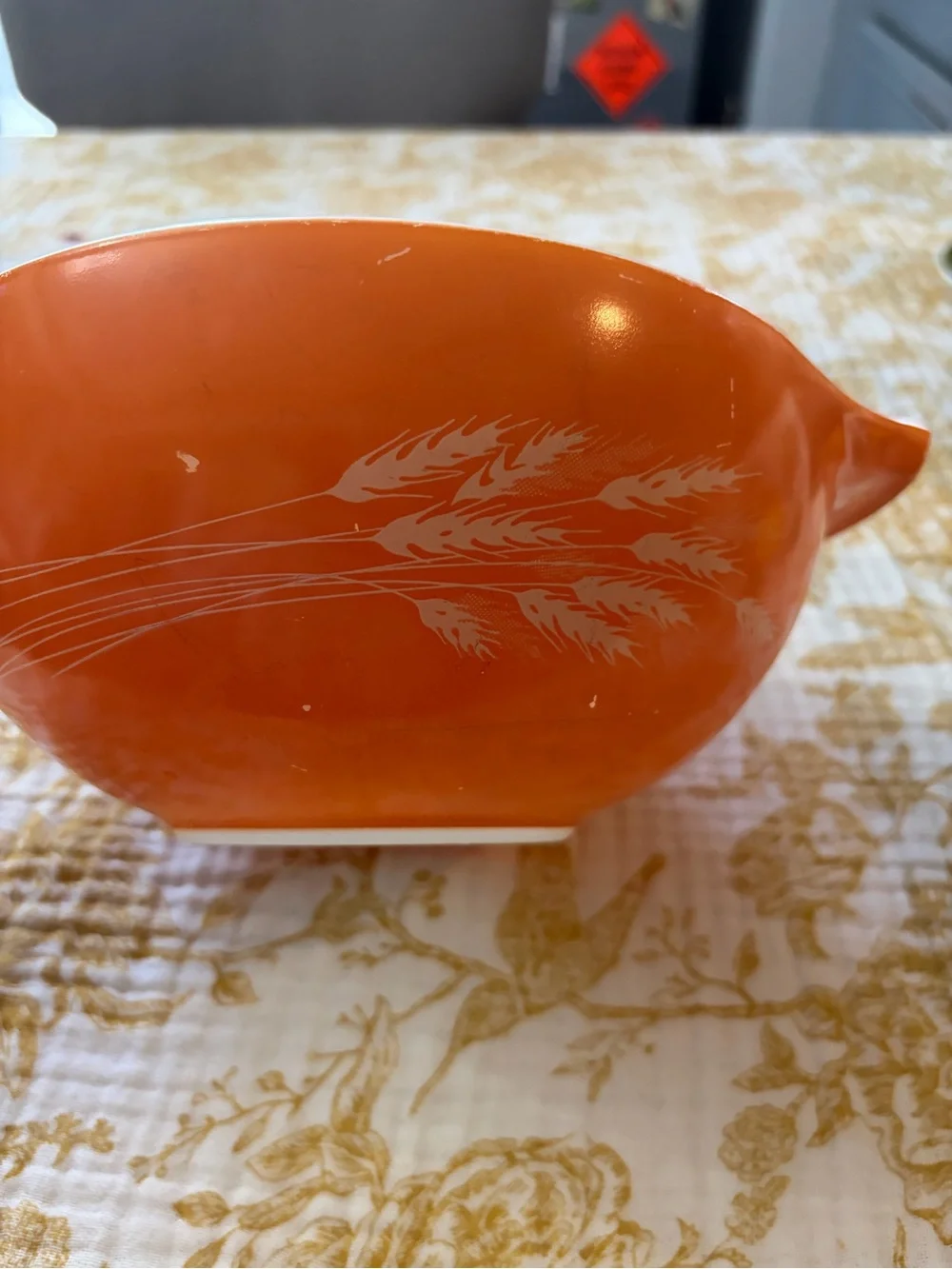 Pyrex mixing bowl in “Autumn Harvest”